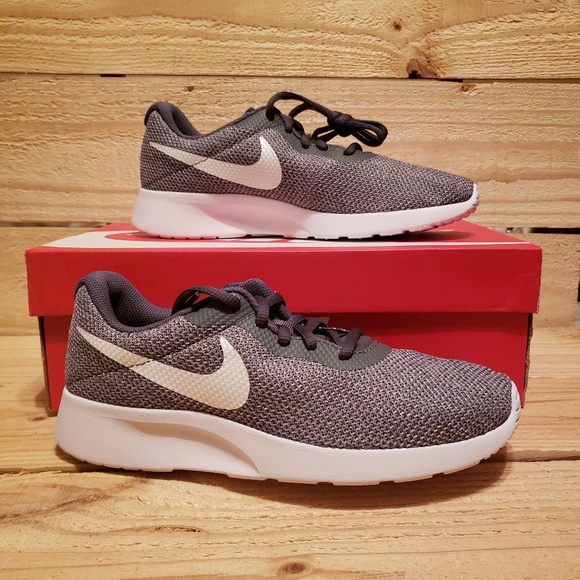 Nike Shoes - Nike Tanjun AR1903-001 SE Running Womens Shoes